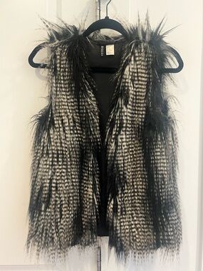 H&M Faux Fur Black/White/Gray Vest, Size 4 (XS/S)
